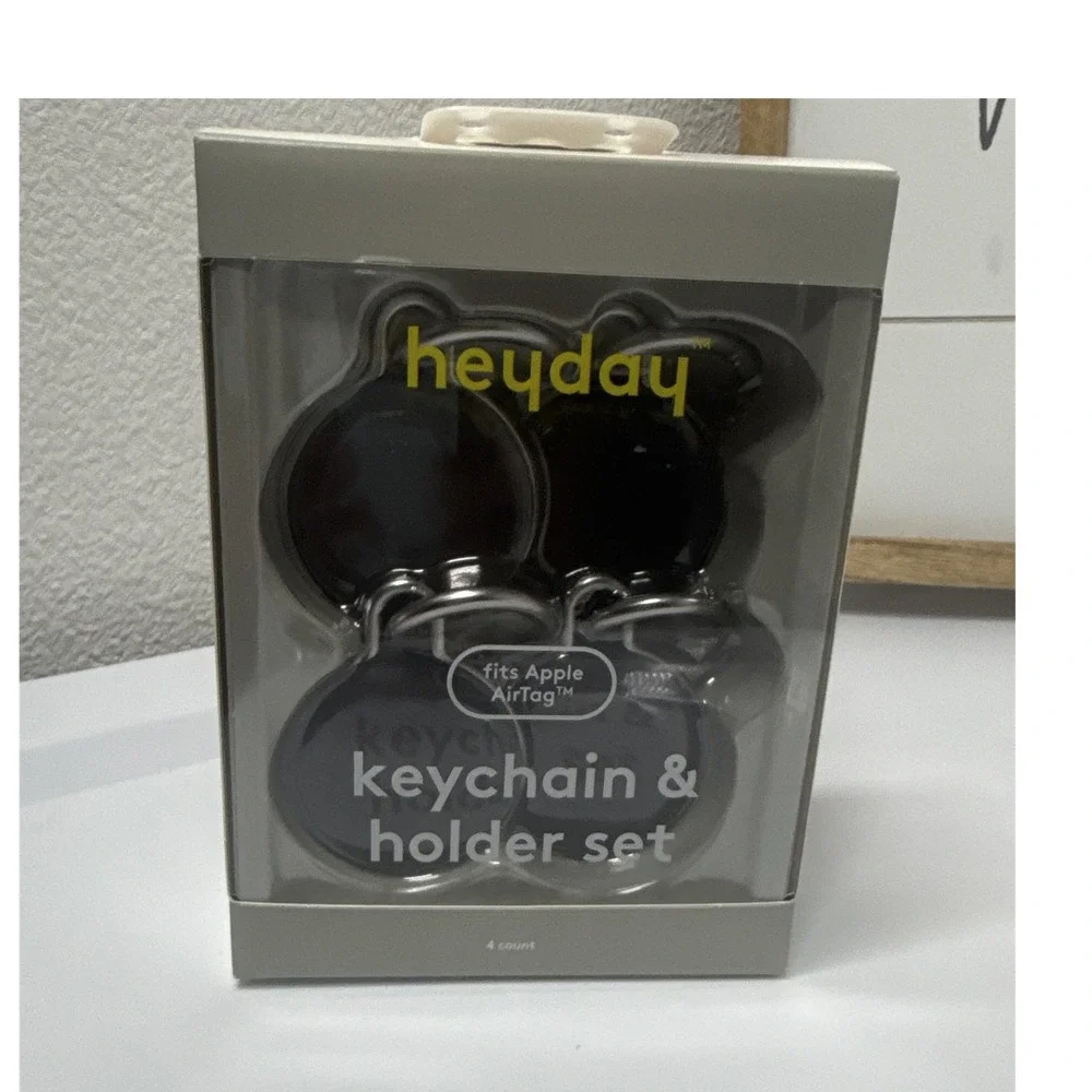 Heyday Keychain & Holder Set for Apple AirTag Black 4 Count Keychain Holder
